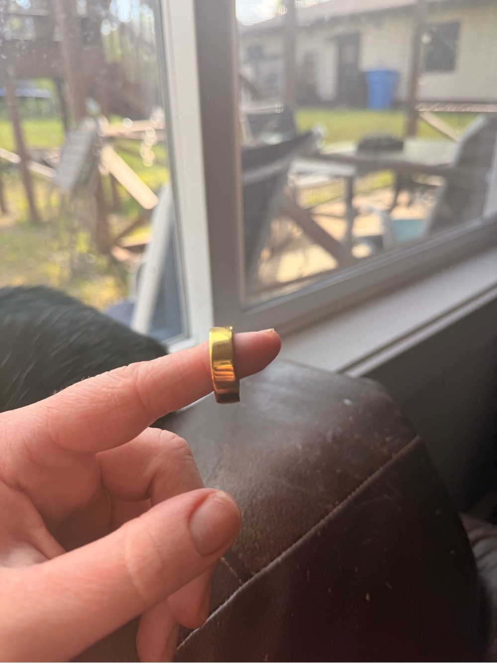 Oura ring 4 size 10 Gold Metal